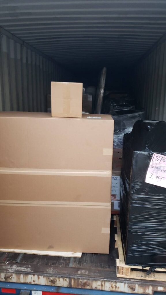 跨國移民搬家不只是一箱箱行李物品的轉移,它承載著一個家庭對未來的規劃、對故鄉的眷戀,以及對新生活的期待,對於張小姐而言,這次從美國華盛頓特區(Washington D.C.)郊區城市洛克維爾或是華人暱稱是中國石家莊(Rockville, Maryland)到台灣台北的跨洋遷徙,更是一項充滿智慧抉擇與挑戰的複雜任務,美國華府近郊約20公里的小城市洛克維爾或稱為石家莊(Rockville, Maryland)住著許多張小姐的朋友及同事,要割捨掉這些感情不是一件容易的事情。 為什麼國際搬家公司推薦Ship2TW公司呢?第一,在google商家網路上超過1000多位真實客戶評價,超過99%客戶都推薦這家跨國搬家公司,第二,國際搬家費用非常合理,不見得是全市場最便宜價格,但是考慮服務品質及整體性,市場上面找不到競爭對手可以跟它比較,其他競爭對手要不是價格非常貴,要不是服務品質差,只有Ship2TW公司在海運搬家價格及服務品質都是最高評價,第三,40呎及20呎貨櫃運費報價最便宜,二十呎貨櫃運費是整個國際搬家費用最大也是最重要的一塊,Ship2TW20呎貨櫃費用事權市場中最便宜。