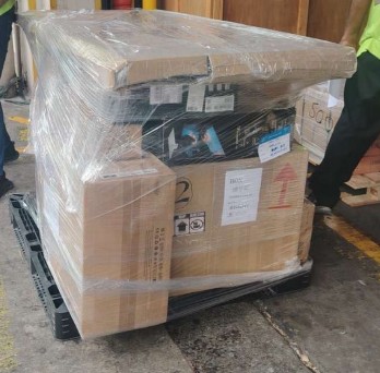 Ship2TW國際搬家公司團隊很榮幸能成為張小姐這段跨國旅程的護航者,協助一位在美國學界打拼有成、準備回鄉貢獻的優秀教授,實現她人生中的「一舉多得」的決定。 Ship2TW國際搬家公司團隊很榮幸能成為張小姐這段跨國旅程的護航者,協助一位在美國學界打拼有成、準備回鄉貢獻的優秀教授,實現她人生中的「一舉多得」的決定。