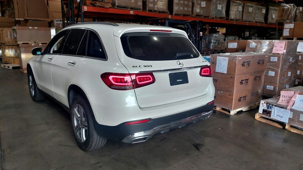 綜合考量下來,張小姐的國際搬家到台灣的需求極為複雜:運送行李家具安全的打包裝箱、大型物件家具行李床墊走海運節省費用、重要且急用物品要走空運節省時間、高價汽車如何運送、預算嚴格控制(學校補助 $5,000美元),搬家到台灣如果還沒找到適合房屋,還要臨時租倉庫來暫時放置這些家具行李,美國房屋出租及台灣尋找租屋地點,這對專業度和信任感的極高要求。 綜合考量下來,張小姐的國際搬家到台灣的需求極為複雜:運送行李家具安全的打包裝箱、大型物件家具行李床墊走海運節省費用、重要且急用物品要走空運節省時間、高價汽車如何運送、預算嚴格控制(學校補助 $5,000美元),搬家到台灣如果還沒找到適合房屋,還要臨時租倉庫來暫時放置這些家具行李,美國房屋出租及台灣尋找租屋地點,這對專業度和信任感的極高要求。