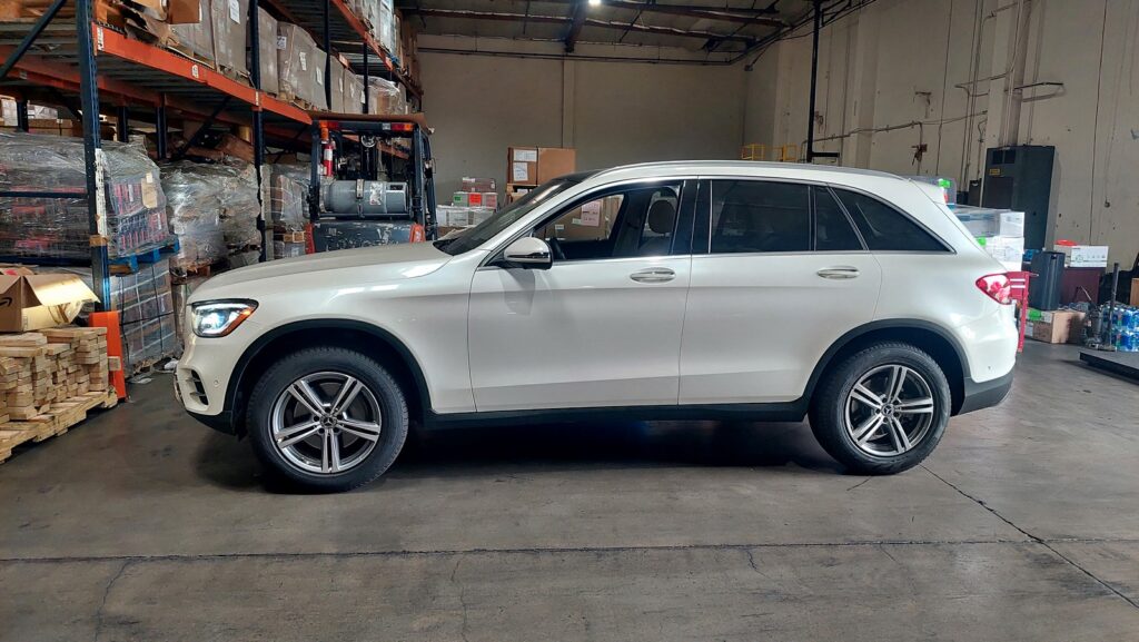 張小姐的另一個需求是將她的賓士 GLC300中古舊車運回台灣自用,Ship2TW 旗下另一個專業部門Car2TW服務項目過去十幾年已經協助數千位華僑留學生運車回台通過報關檢驗領牌上路了。 張小姐的另一個需求是將她的賓士 GLC300中古舊車運回台灣自用,Ship2TW 旗下另一個專業部門Car2TW服務項目過去十幾年已經協助數千位華僑留學生運車回台通過報關檢驗領牌上路了。