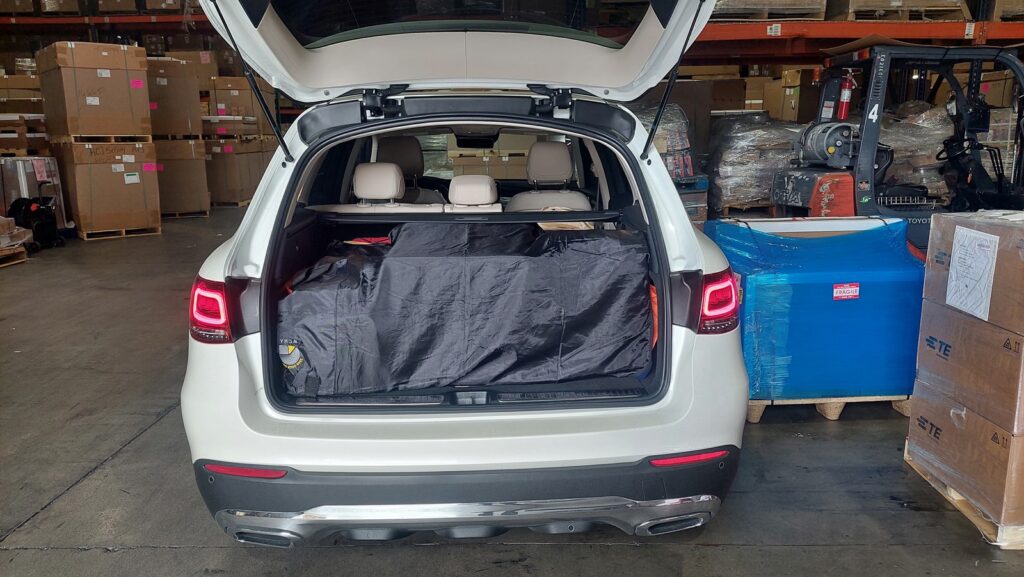 從精打細算價格的20呎貨櫃搬家到台灣,到複雜專業的賓士 GLC300運車回台灣,Ship2TW/Car2TW為張小姐提供了一條龍式、門到門高客製化的解決方案,Ship2TW是一家全方位的國際搬家運輸公司,服務範圍涵蓋協助華僑、留學生海運空運大件行李及跨國搬家,專精於高價藝術品、油畫、骨董、畫作的運輸報關、海運鋼琴及家具海運代購,提供美國、加拿大到台灣及中國,乃至於日本、新加坡、歐洲、墨西哥、中美洲及南美洲等世界各地的運輸服務,網路上累積了 Google 評價超過 1000多位真實客戶的五星級優良評價,Ship2TW 不僅是業界推薦的國際搬家運輸公司,更是客戶在跨國遷徙中值得信賴、能夠為您精打細算的專業夥伴。 從精打細算價格的20呎貨櫃搬家到台灣,到複雜專業的賓士 GLC300運車回台灣,Ship2TW/Car2TW為張小姐提供了一條龍式、門到門高客製化的解決方案,Ship2TW是一家全方位的國際搬家運輸公司,服務範圍涵蓋協助華僑、留學生海運空運大件行李及跨國搬家,專精於高價藝術品、油畫、骨董、畫作的運輸報關、海運鋼琴及家具海運代購,提供美國、加拿大到台灣及中國,乃至於日本、新加坡、歐洲、墨西哥、中美洲及南美洲等世界各地的運輸服務,網路上累積了 Google 評價超過 1000多位真實客戶的五星級優良評價,Ship2TW 不僅是業界推薦的國際搬家運輸公司,更是客戶在跨國遷徙中值得信賴、能夠為您精打細算的專業夥伴。